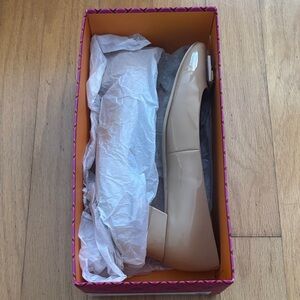 TORY BURCH BEIGE 251 GIGI PUMP- SOFT PATENT LEATHER NEVER USED